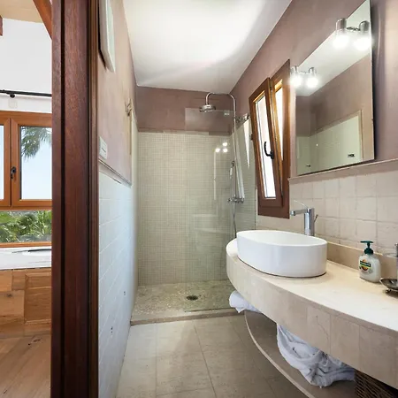 别墅 Es Foners En Con Piscina Y Jacuzzis En 费拉尼奇