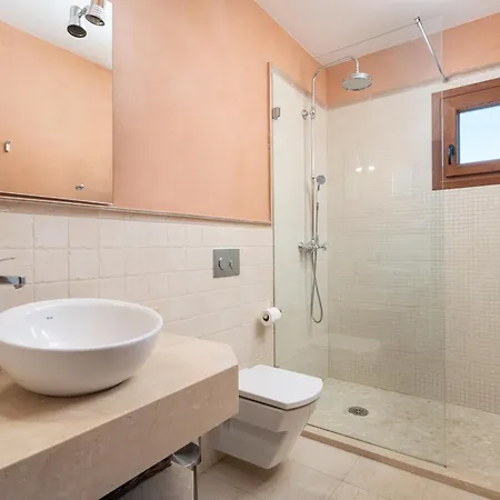 Es Foners En Con Piscina Y Jacuzzis En 费拉尼奇