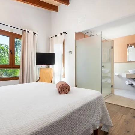 Es Foners En Con Piscina Y Jacuzzis En 别墅 *