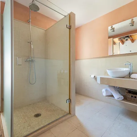 Es Foners En Con Piscina Y Jacuzzis En
