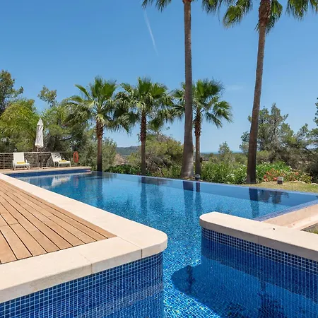 Es Foners En Con Piscina Y Jacuzzis En *